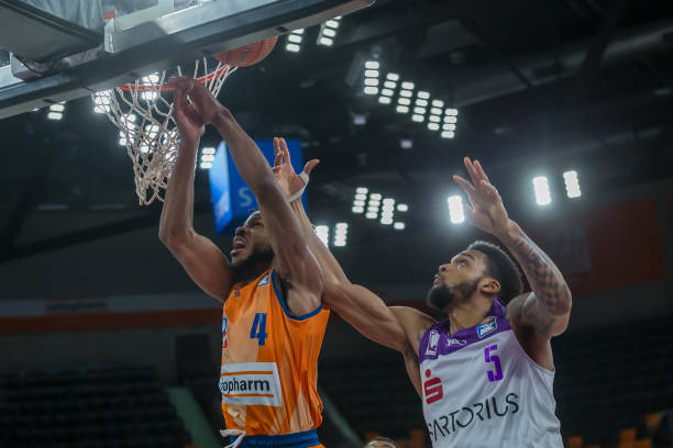 哈登摔出了 哈登摔出了